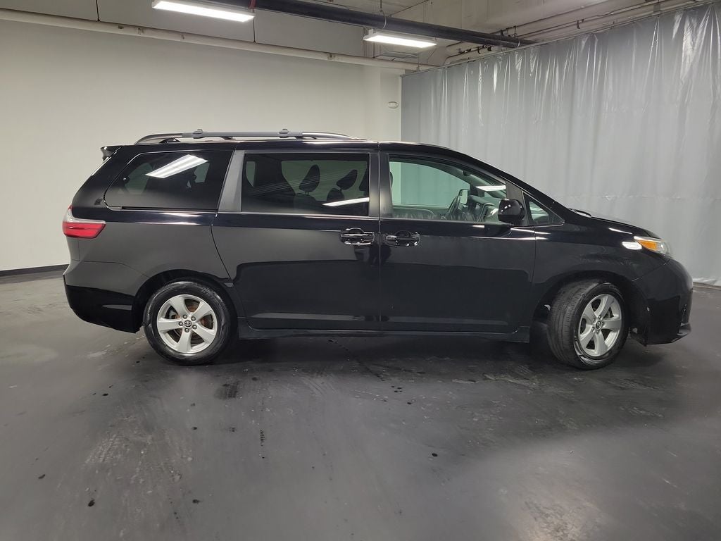 2020 Toyota Sienna LE 7 Passenger