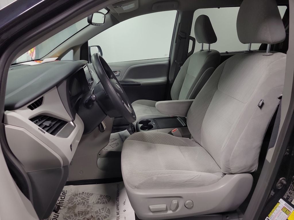 2019 Toyota Sienna LE 7 Passenger