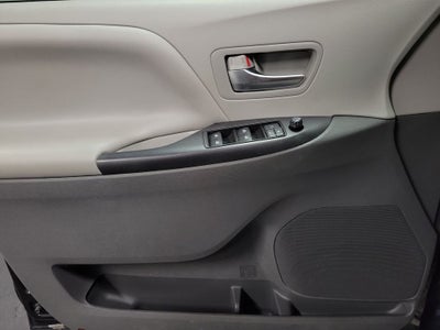 2019 Toyota Sienna LE 7 Passenger