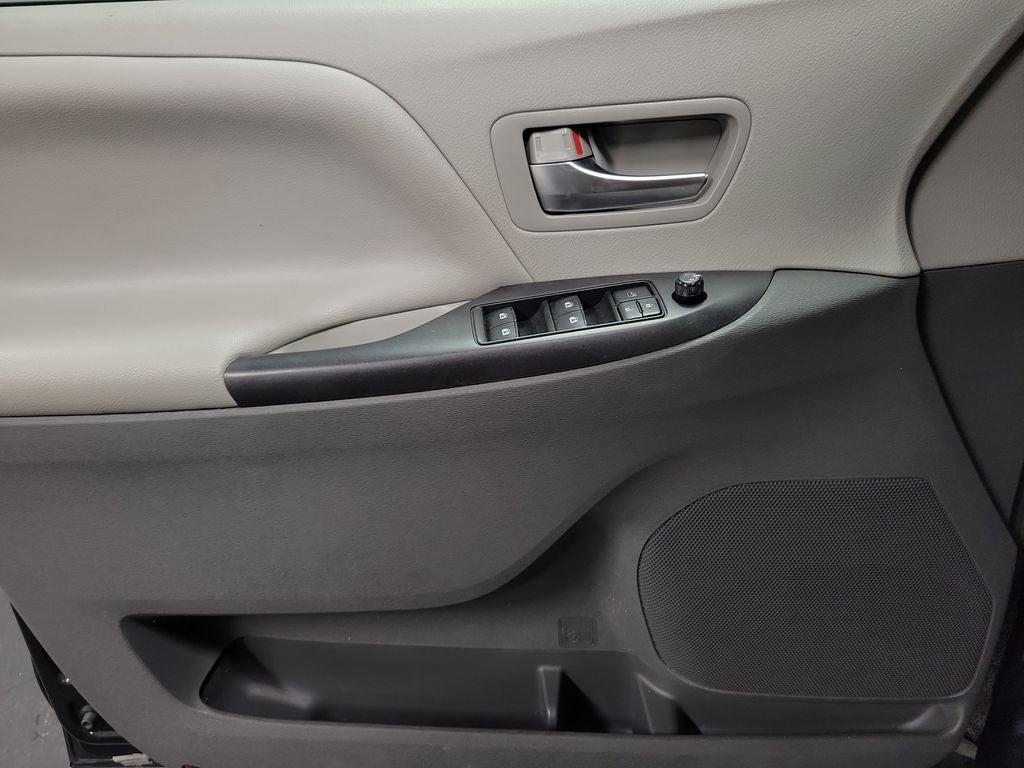 2019 Toyota Sienna LE 7 Passenger