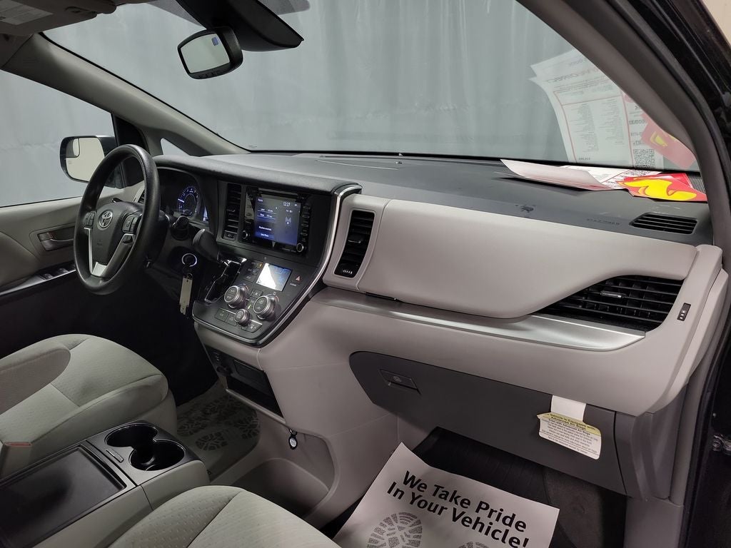 2019 Toyota Sienna LE 7 Passenger