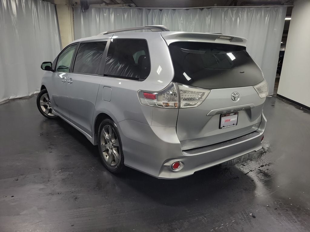 2014 Toyota Sienna SE 8 Passenger