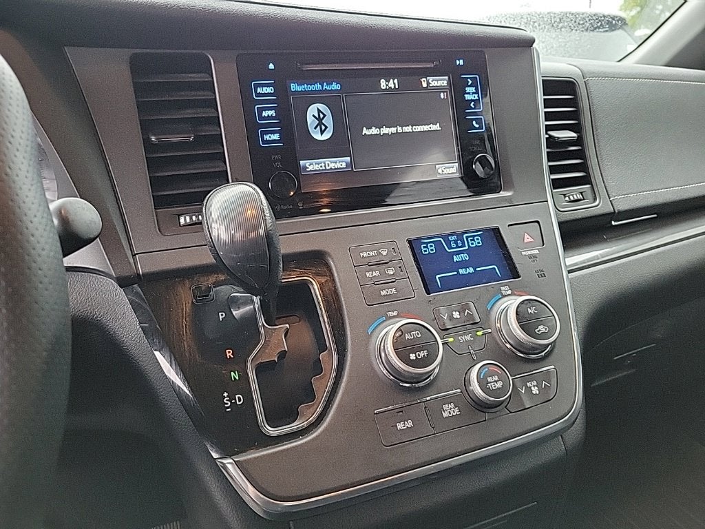 2015 Toyota Sienna SE 8 Passenger