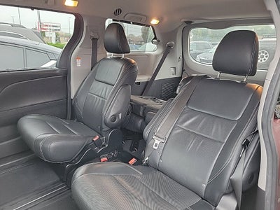 2015 Toyota Sienna SE 8 Passenger