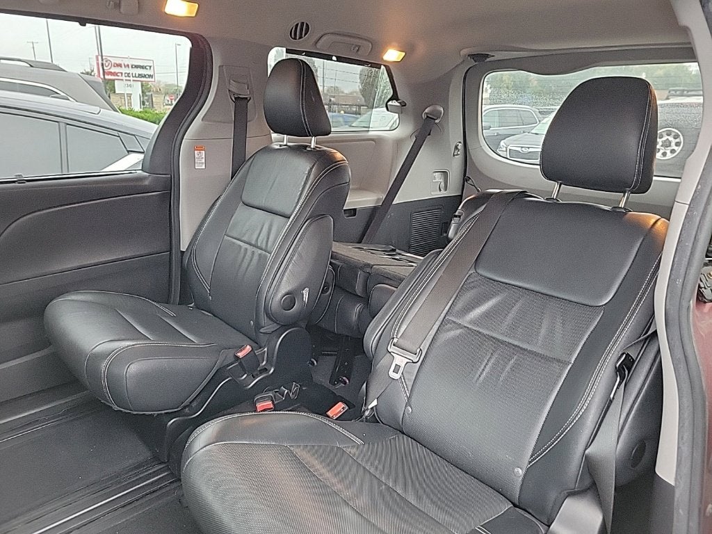 2015 Toyota Sienna SE 8 Passenger