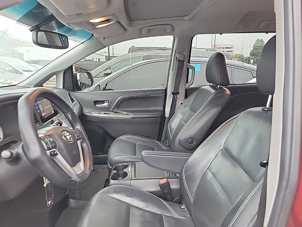 2015 Toyota Sienna SE 8 Passenger