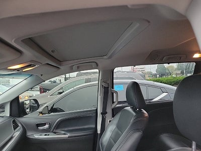 2015 Toyota Sienna SE 8 Passenger