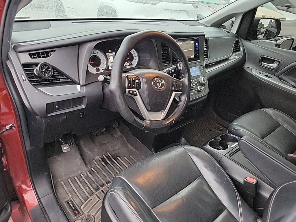 2015 Toyota Sienna SE 8 Passenger
