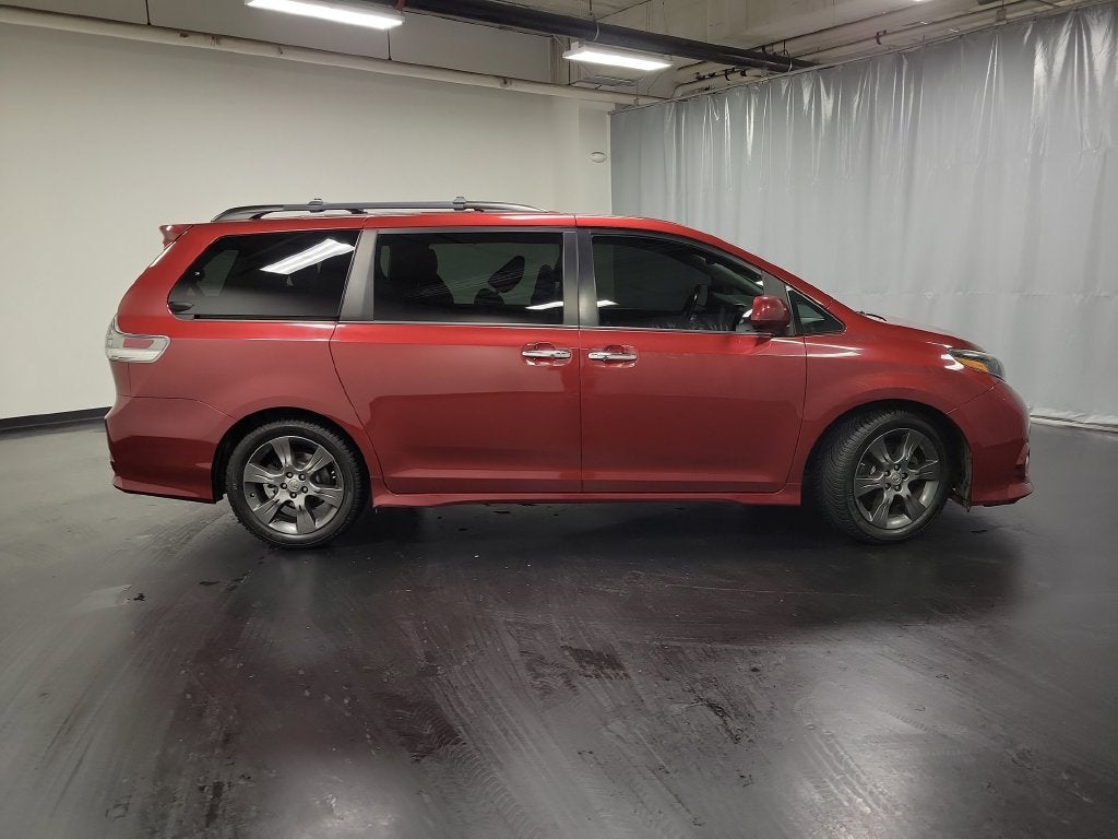2015 Toyota Sienna SE 8 Passenger