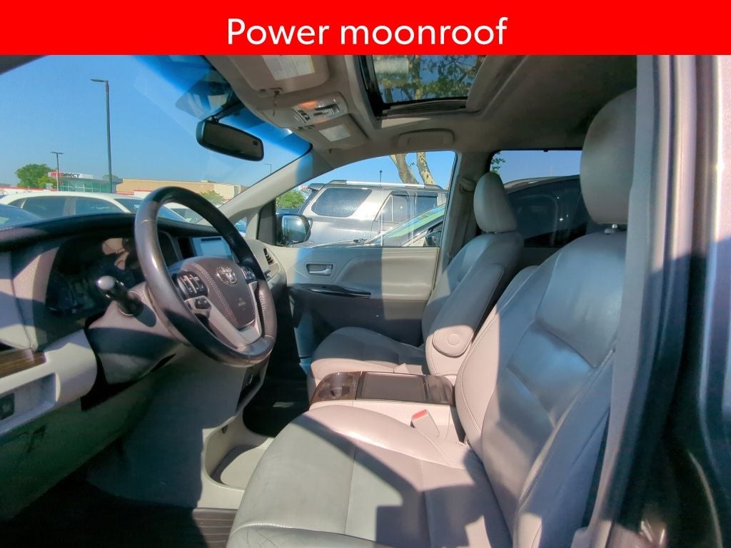 2015 Toyota Sienna XLE 8 Passenger