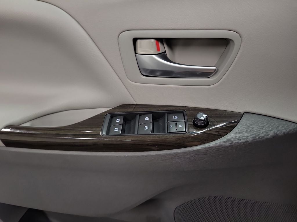 2015 Toyota Sienna XLE Premium 8 Passenger