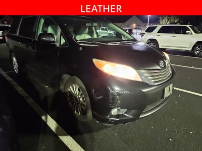 2013 Toyota Sienna XLE 8 Passenger