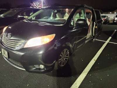 2013 Toyota Sienna XLE 8 Passenger