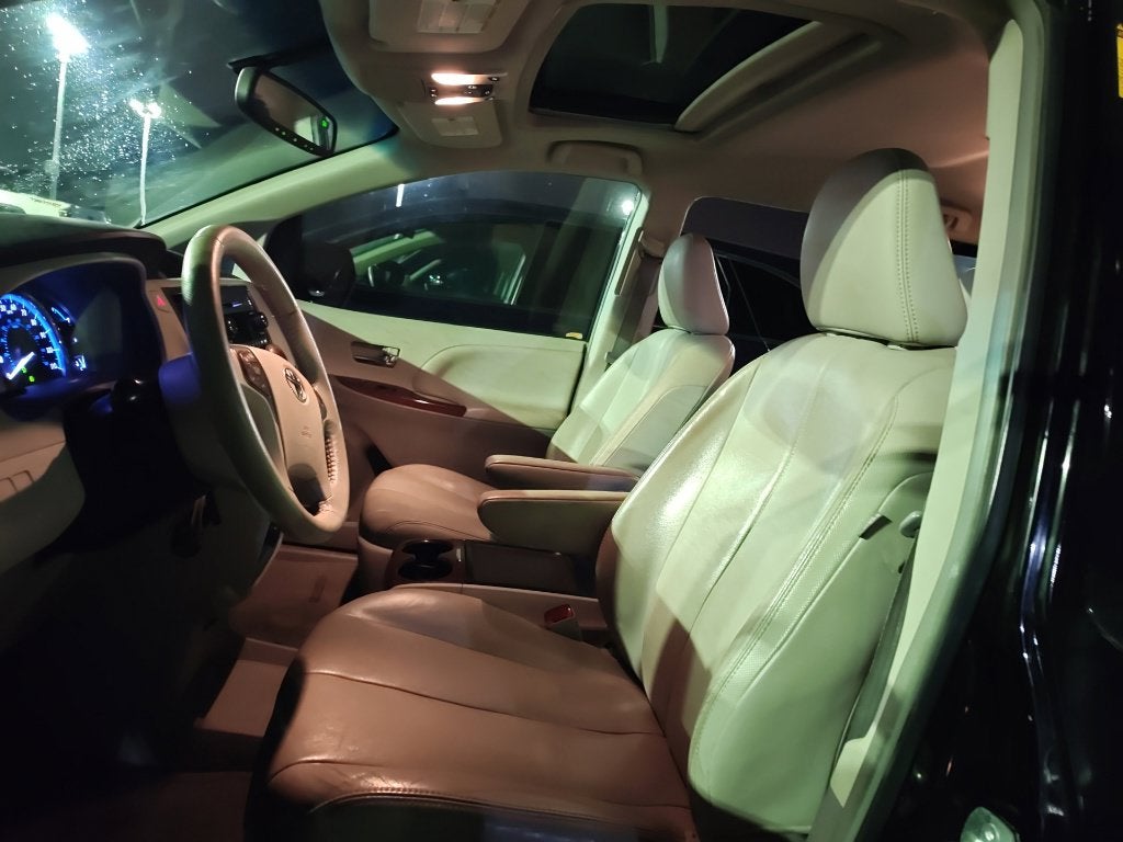 2013 Toyota Sienna XLE 8 Passenger
