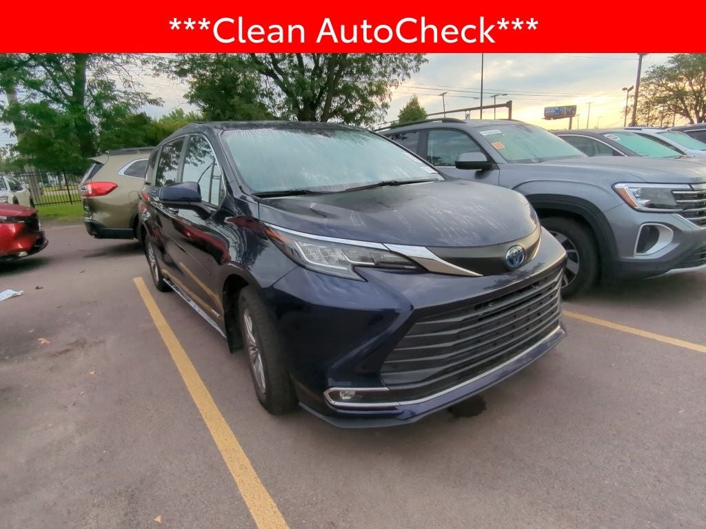 2021 Toyota Sienna XLE 8 Passenger