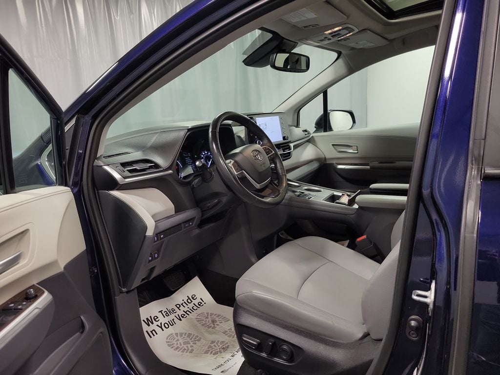 2023 Toyota Sienna XLE 7 Passenger