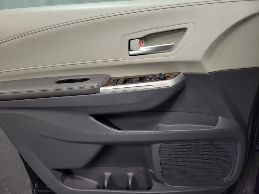 2023 Toyota Sienna XLE 7 Passenger