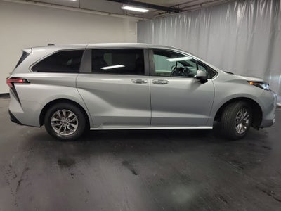 2022 Toyota Sienna XLE 7 Passenger