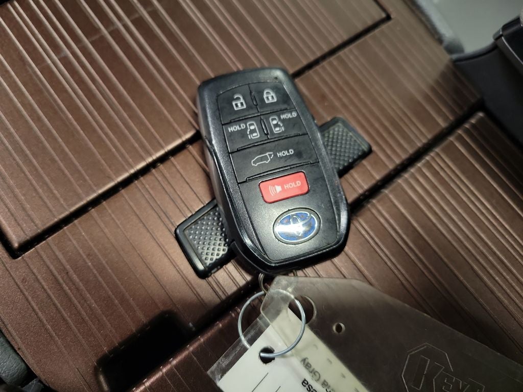 2021 Toyota Sienna XLE 7 Passenger