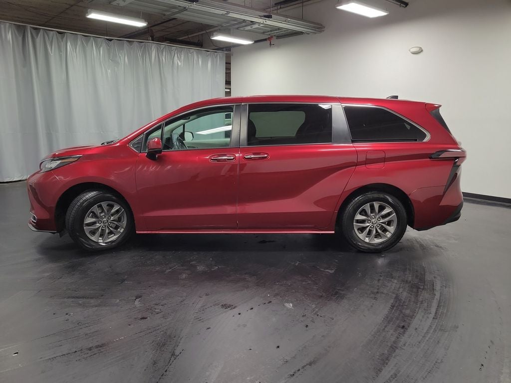 2022 Toyota Sienna XLE 7 Passenger