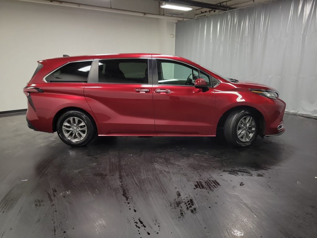 2022 Toyota Sienna XLE 7 Passenger