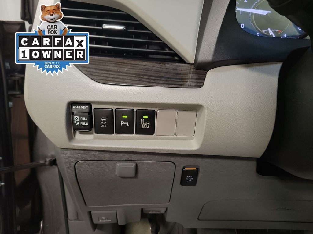 2017 Toyota Sienna Limited 8 Passenger