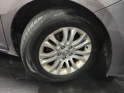 2017 Toyota Sienna XLE Premium 8 Passenger