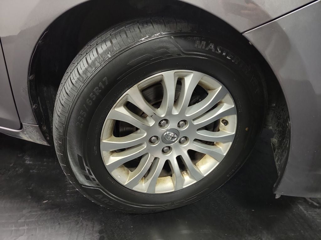 2017 Toyota Sienna XLE Premium 8 Passenger