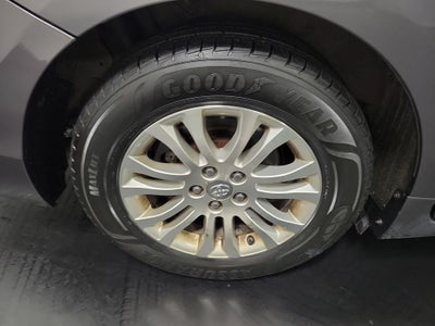 2017 Toyota Sienna XLE Premium 8 Passenger