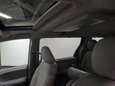2017 Toyota Sienna XLE Premium 8 Passenger