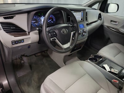 2017 Toyota Sienna XLE Premium 8 Passenger