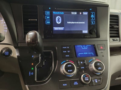2017 Toyota Sienna XLE Premium 8 Passenger