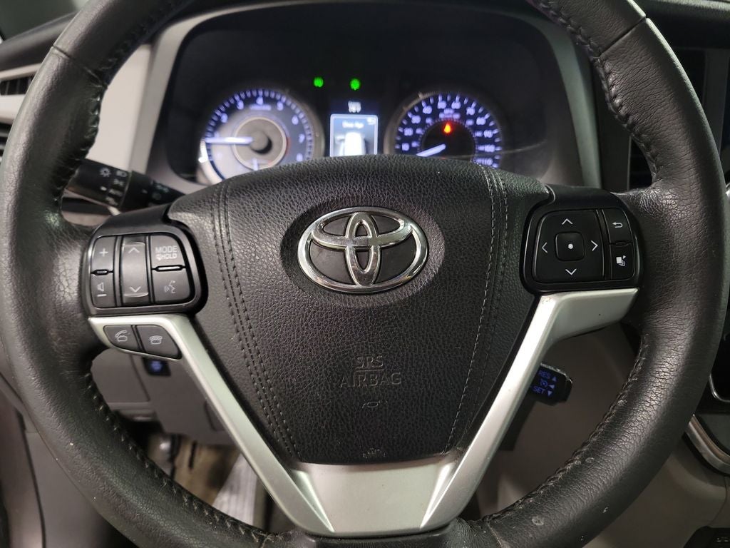 2017 Toyota Sienna XLE Premium 8 Passenger