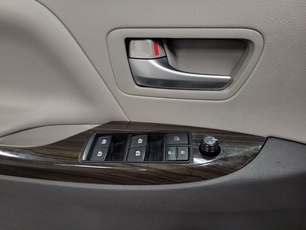 2017 Toyota Sienna XLE Premium 8 Passenger