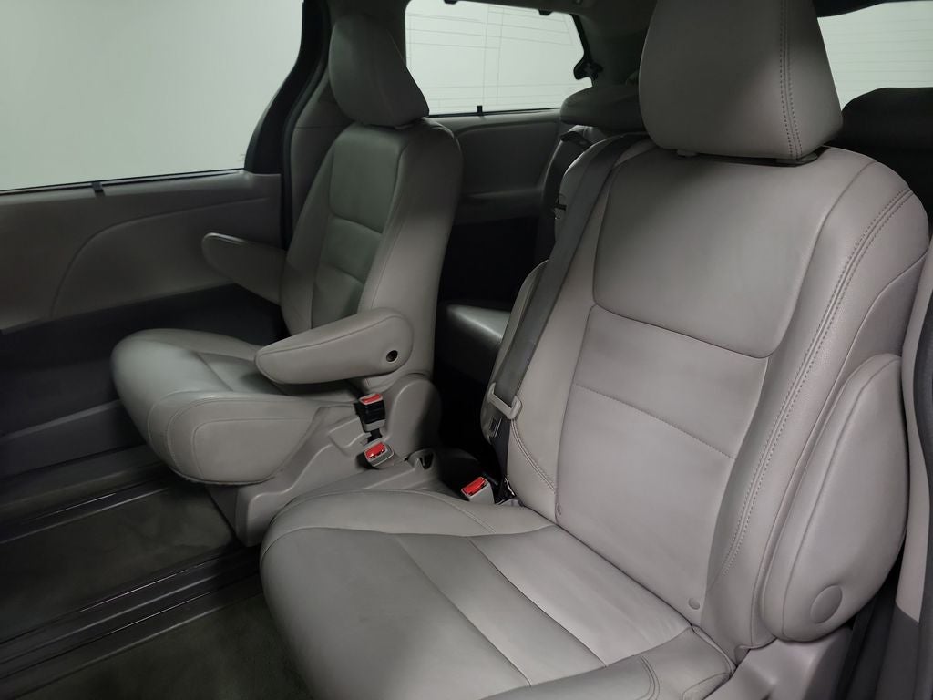 2017 Toyota Sienna XLE Premium 8 Passenger