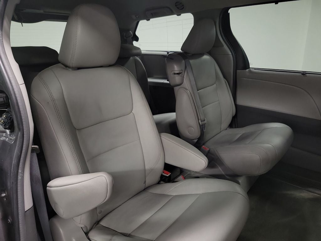 2017 Toyota Sienna XLE Premium 8 Passenger