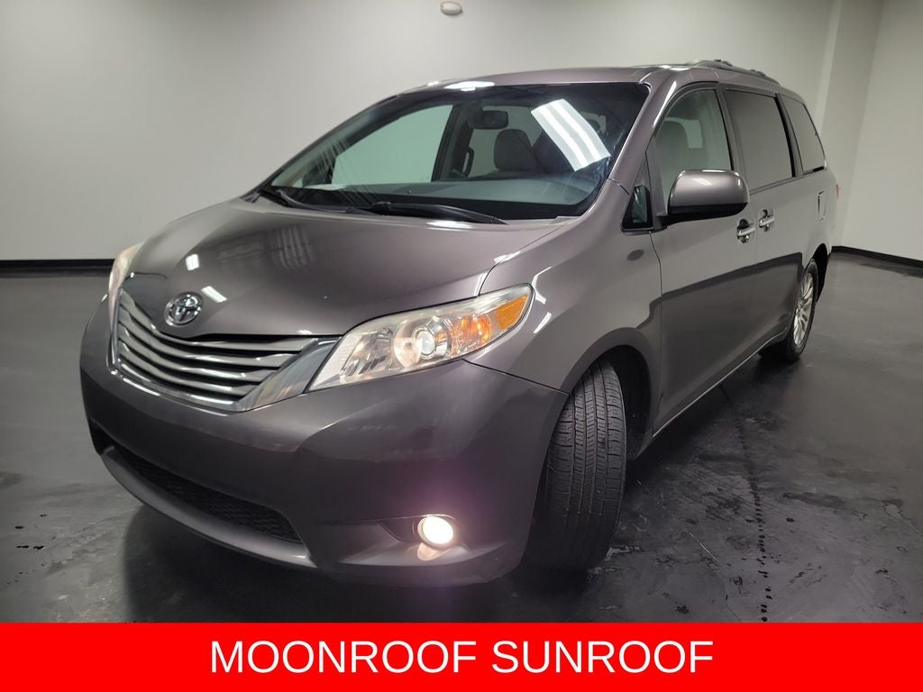 2017 Toyota Sienna XLE Premium 8 Passenger