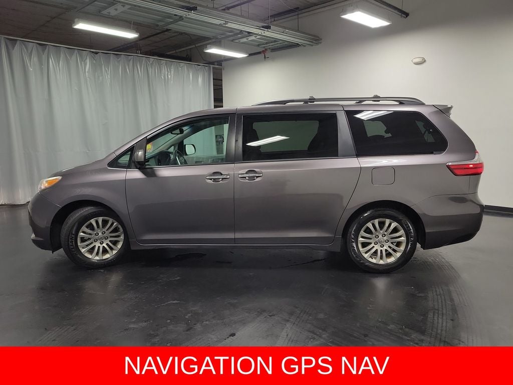 2017 Toyota Sienna XLE Premium 8 Passenger