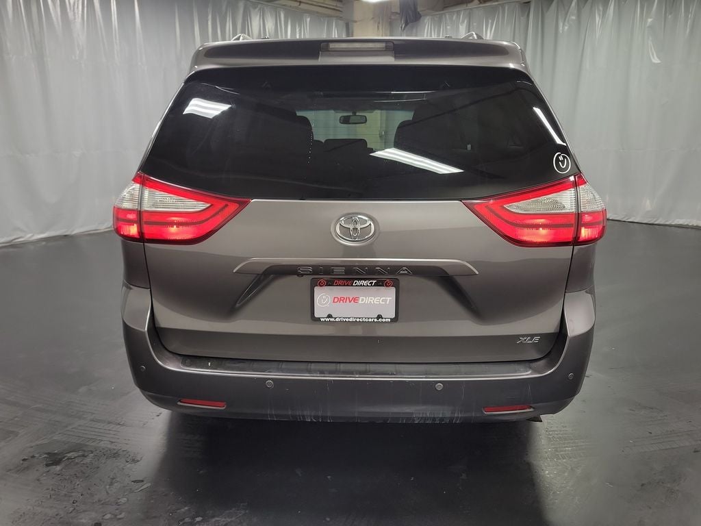 2017 Toyota Sienna XLE Premium 8 Passenger