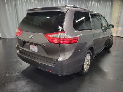 2017 Toyota Sienna XLE Premium 8 Passenger