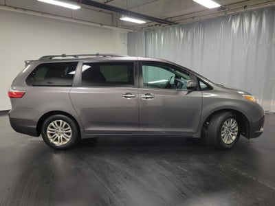 2017 Toyota Sienna XLE Premium 8 Passenger