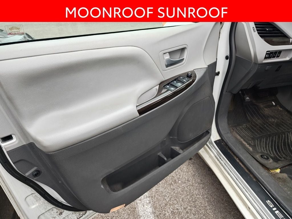 2017 Toyota Sienna XLE 8 Passenger