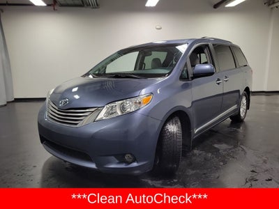 2017 Toyota Sienna XLE Premium 8 Passenger
