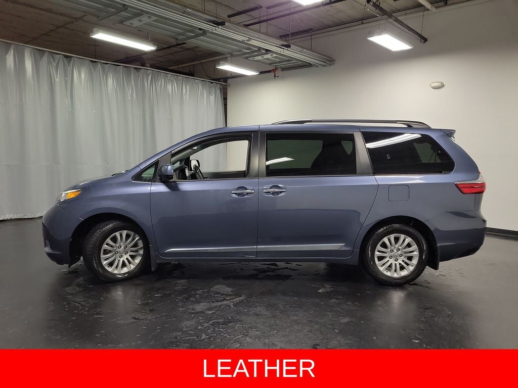 2017 Toyota Sienna XLE Premium 8 Passenger