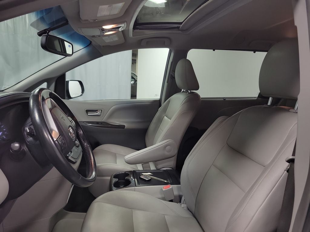 2017 Toyota Sienna XLE 8 Passenger