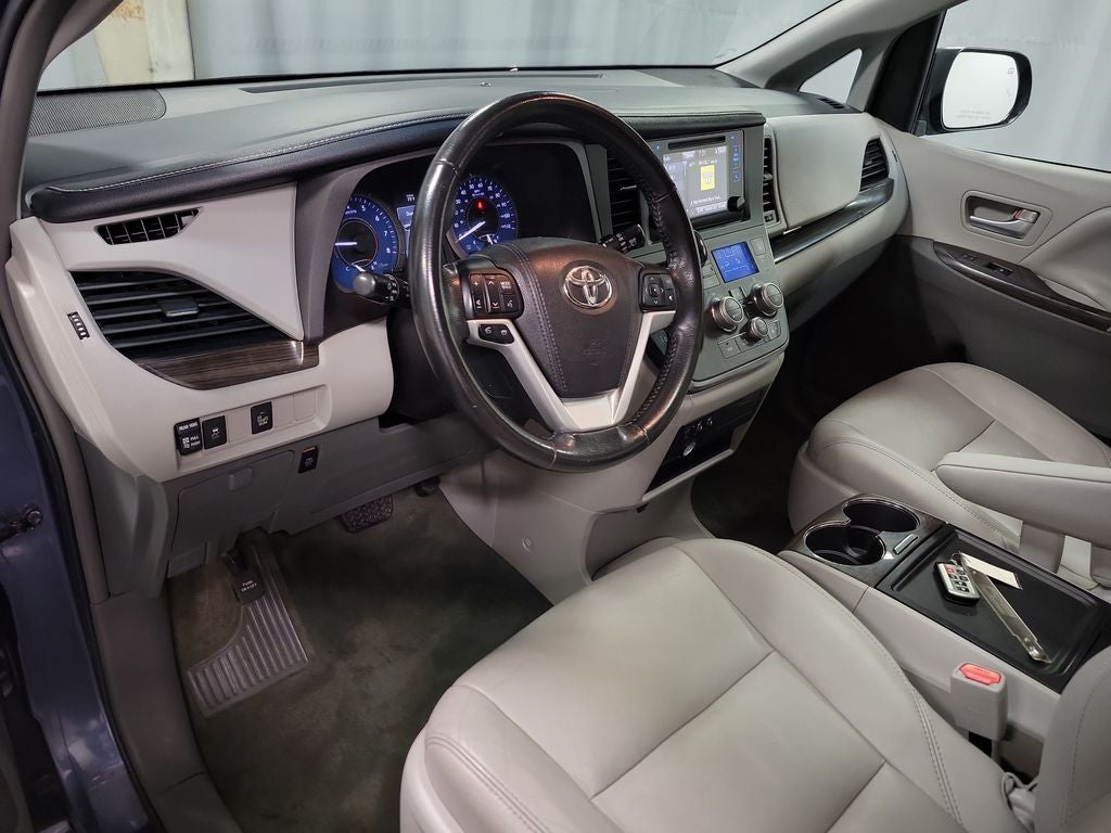 2017 Toyota Sienna XLE 8 Passenger