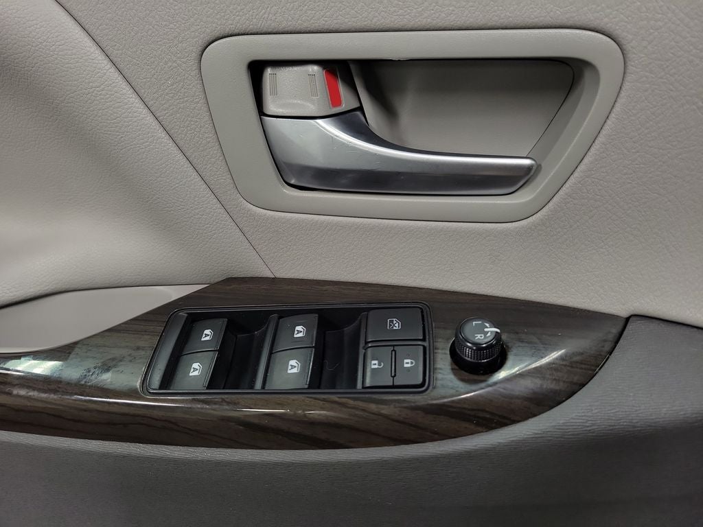 2017 Toyota Sienna XLE 8 Passenger
