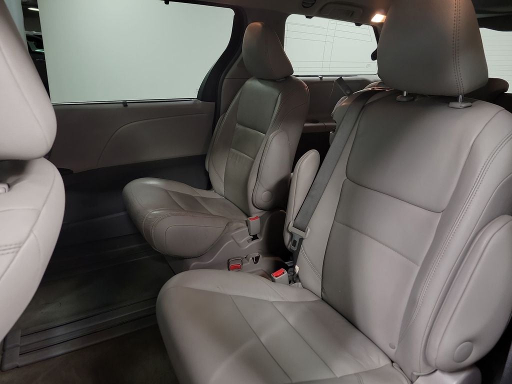 2017 Toyota Sienna XLE 8 Passenger