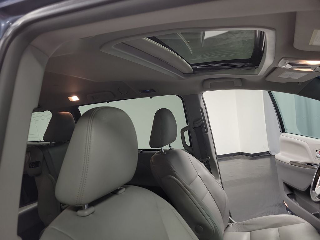 2017 Toyota Sienna XLE 8 Passenger