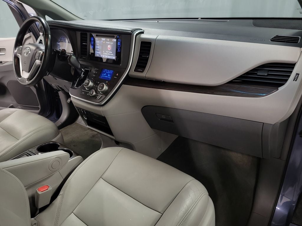 2017 Toyota Sienna XLE 8 Passenger